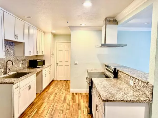 Fresno, CA 93722,1672 N Valentine AVE