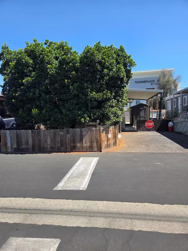 Clovis, CA 93612,2110 Helm AVE #SPC 3