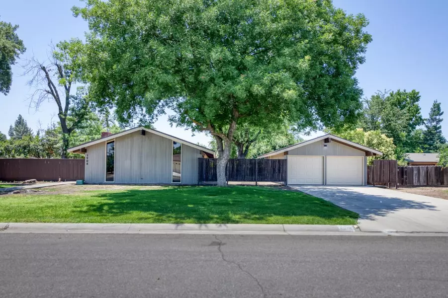 1904 S Fairway AVE, Fresno, CA 93727
