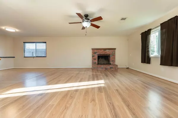 Lemoore, CA 93245,470 Alder DR