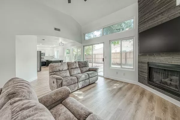 Fresno, CA 93720,1017 E Democracy AVE