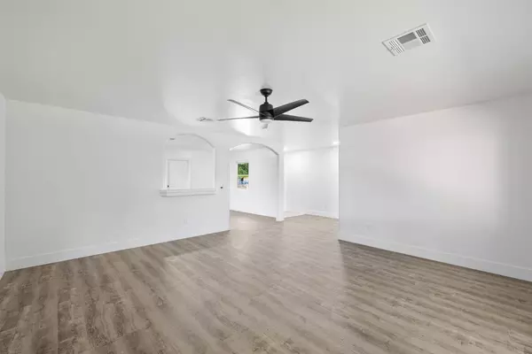 Bakersfield, CA 93308,200 E Warren AVE