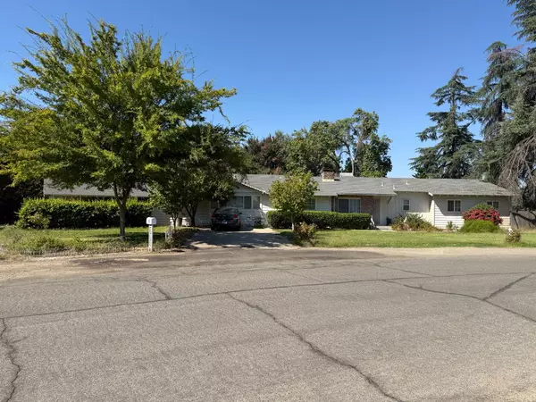 742 S Park Circle DR, Fresno, CA 93727