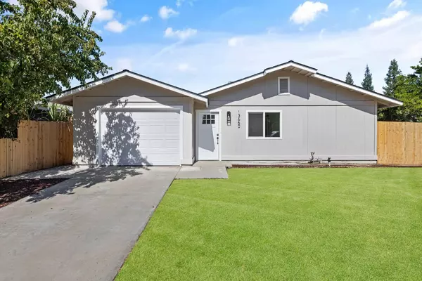 13660 E 3rd ST, Parlier, CA 93648