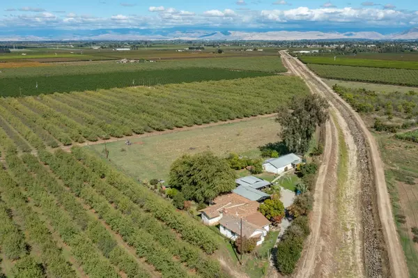 10532 E North AVE, Sanger, CA 93657