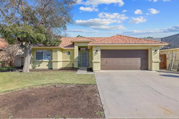 2411 Cottonwood DR, Hanford, CA 93230