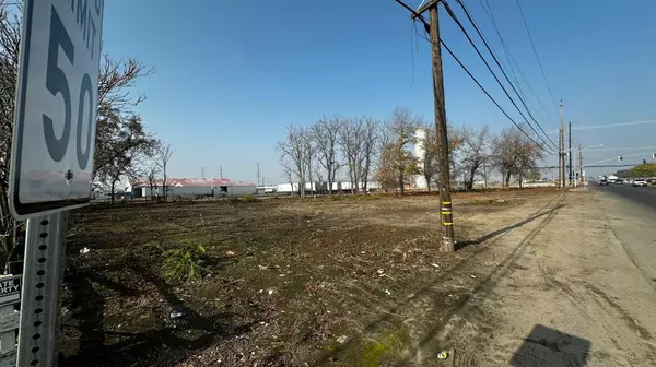 Fresno, CA 93725,3035 S Chestnut AVE