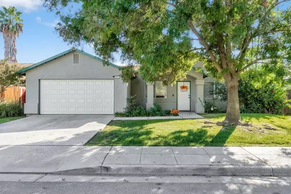 1052 Las Casas Ln, Madera, CA 93638