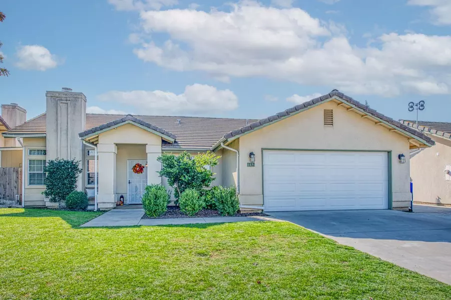 132 Forest DR, Kingsburg, CA 93631