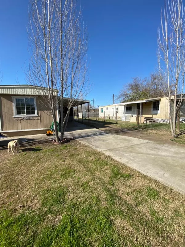 11710 3rd Place, Hanford, CA 93230