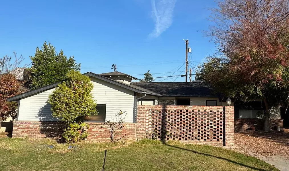 3915 E Holland AVE, Fresno, CA 93726