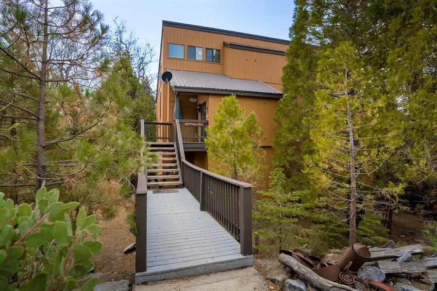 40720 Oakwoods Ln, Fresno, CA 93664