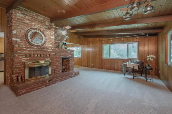 Clovis, CA 93619,21256 Tollhouse RD