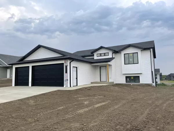 5333 Titanium DR, Bismarck, ND 58503