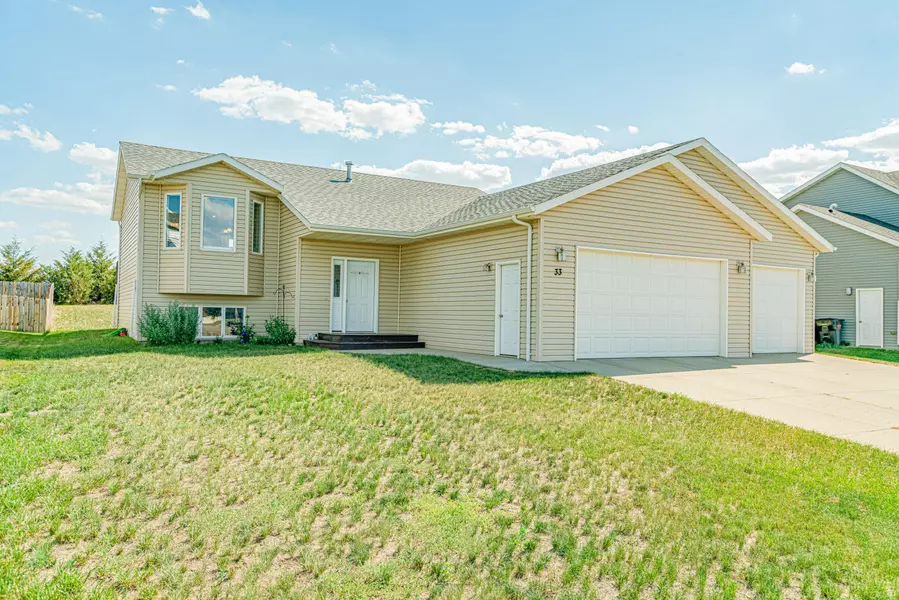 33 Mcginnis WAY, Lincoln, ND 58504