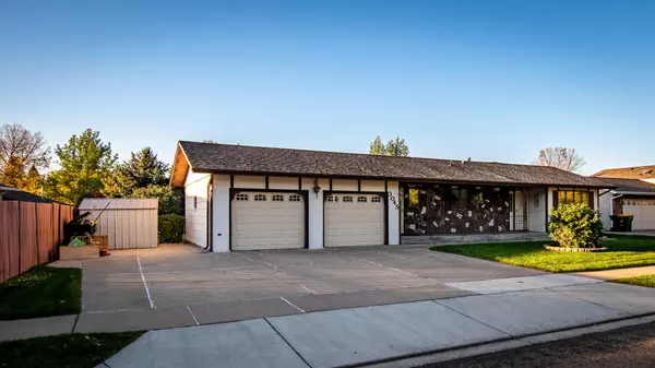 3045 Ontario LN, Bismarck, ND 58503