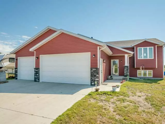 6807 Tiffany DR, Bismarck, ND 58504