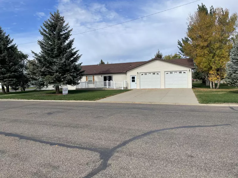 802 3rd ST NW, Hazen, ND 58545