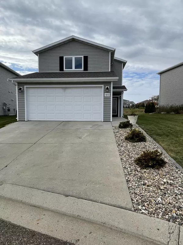 1013 Madison LN, Bismarck, ND 58503