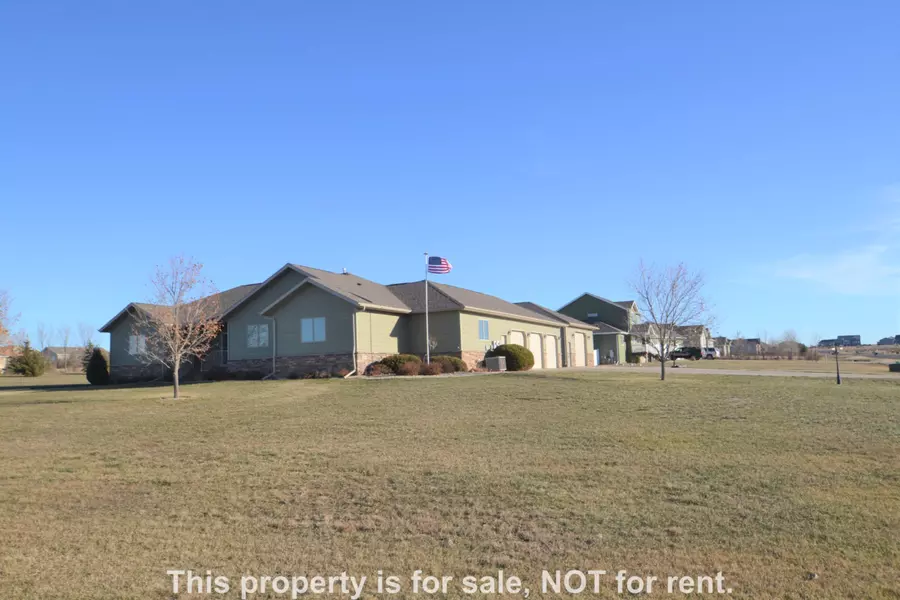 6124 Shoal DR, Bismarck, ND 58503