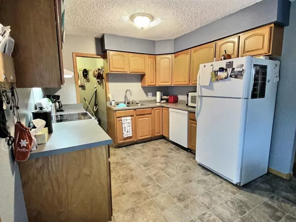 Bismarck, ND 58504,1040 Lake AVE