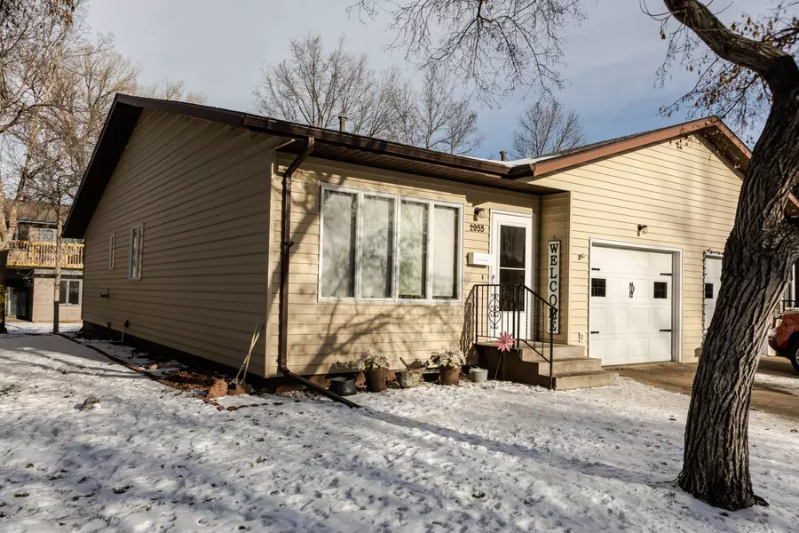 2955 Manitoba LN, Bismarck, ND 58503