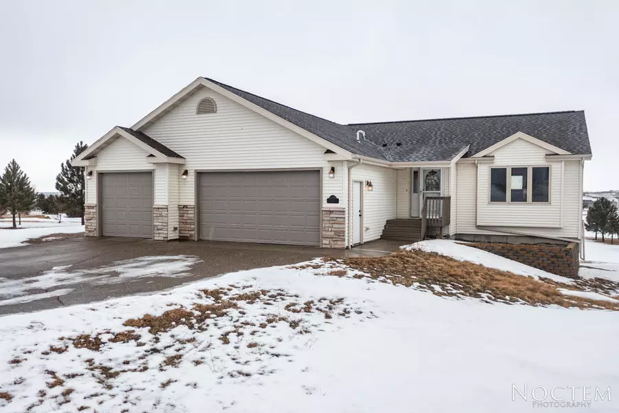 6529 Copper Ridge LN, Bismarck, ND 58504