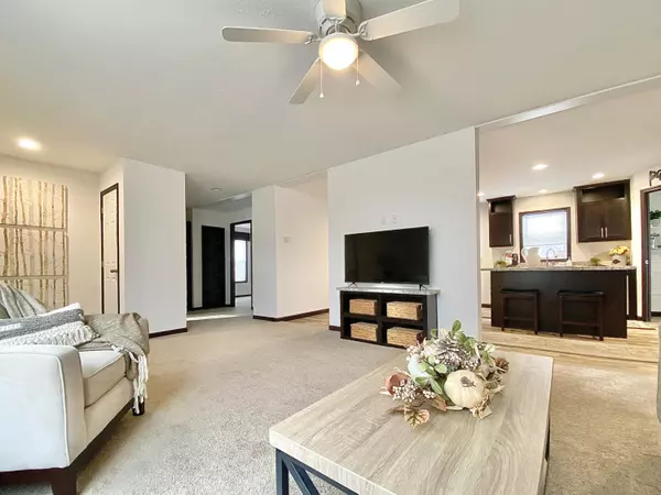 904 Woodland DR N, Mandan, ND 58554