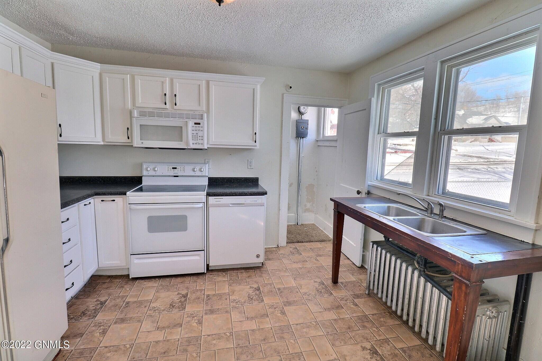 Mandan, ND 58554,410 2nd AVE NE