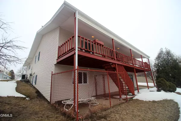 Bismarck, ND 58501,1512 Crestview LN