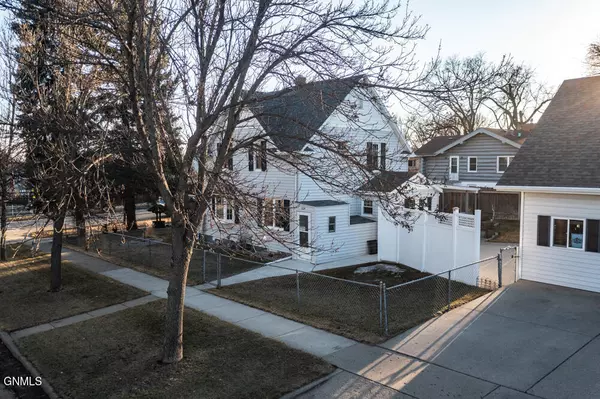 604 Avenue C W, Bismarck, ND 58501