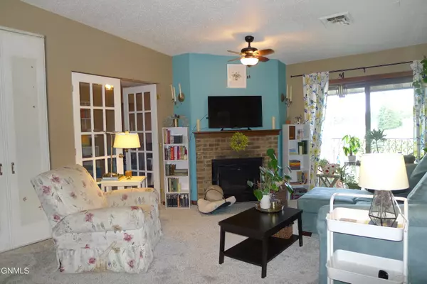 2930 Ontario LN, Bismarck, ND 58503