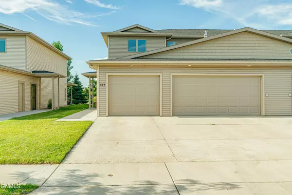 826 Mayflower DR, Bismarck, ND 58504