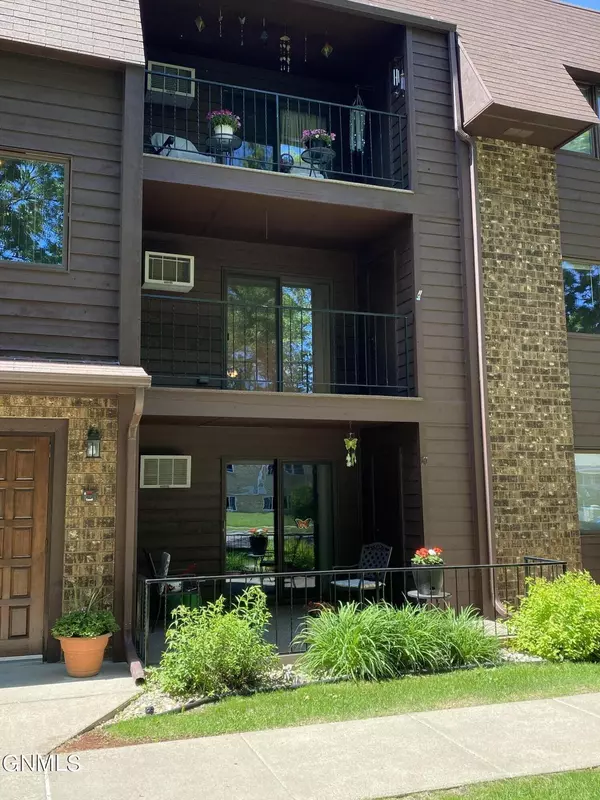 Bismarck, ND 58501,2026 N Kavaney DR