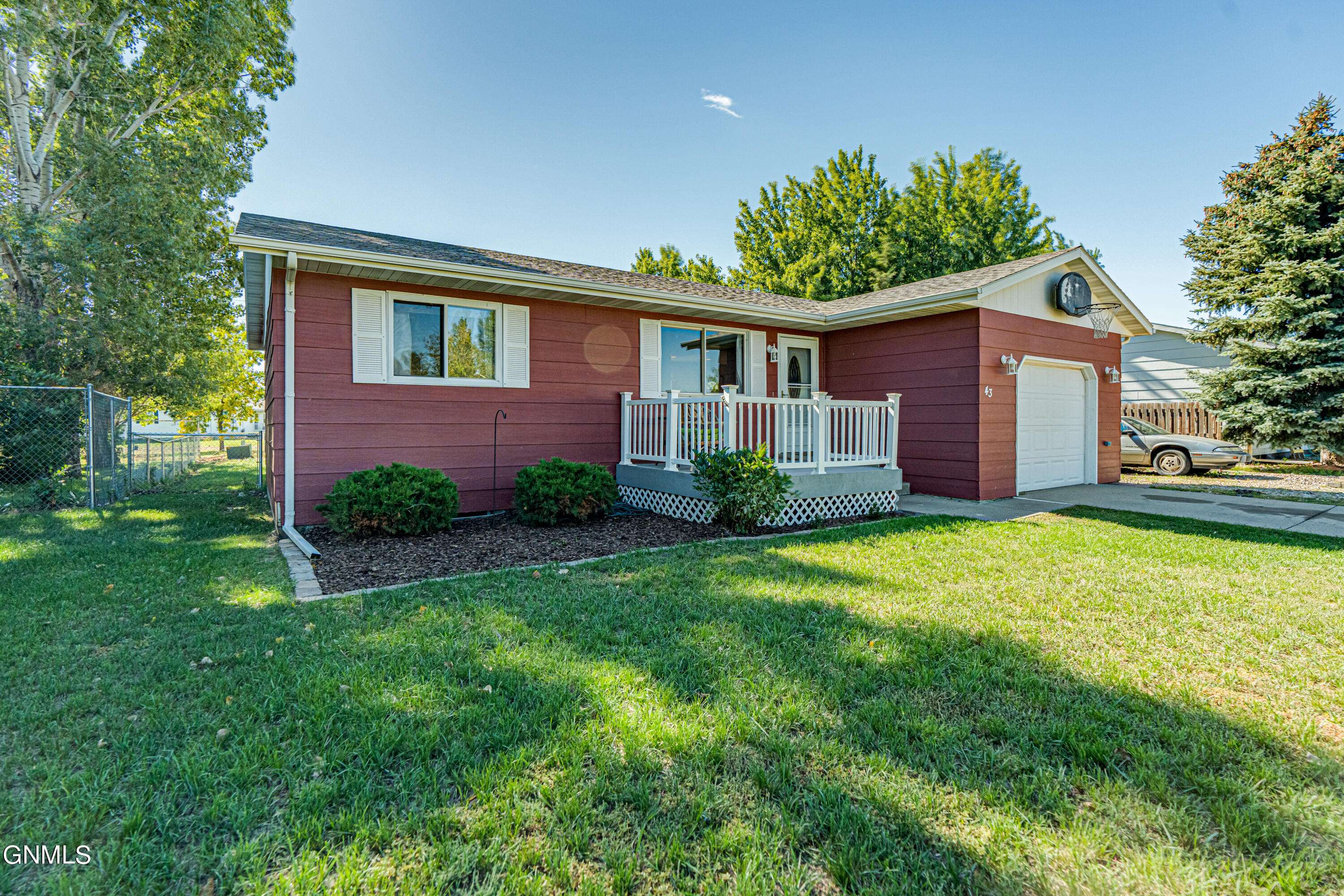 43 Custer DR, Lincoln, ND 58504