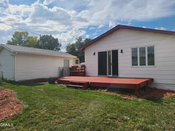 Bismarck, ND 58504,705 16th ST S