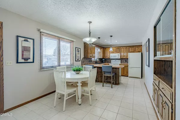 Bismarck, ND 58501,1802 21st ST