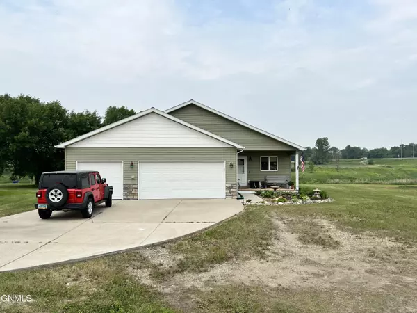 1716 Rivers Edge DR, Minot, ND 58701