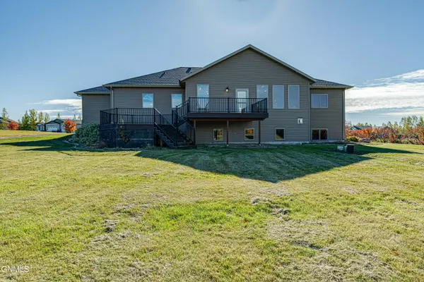 6612 Dakota Country DR, Bismarck, ND 58503