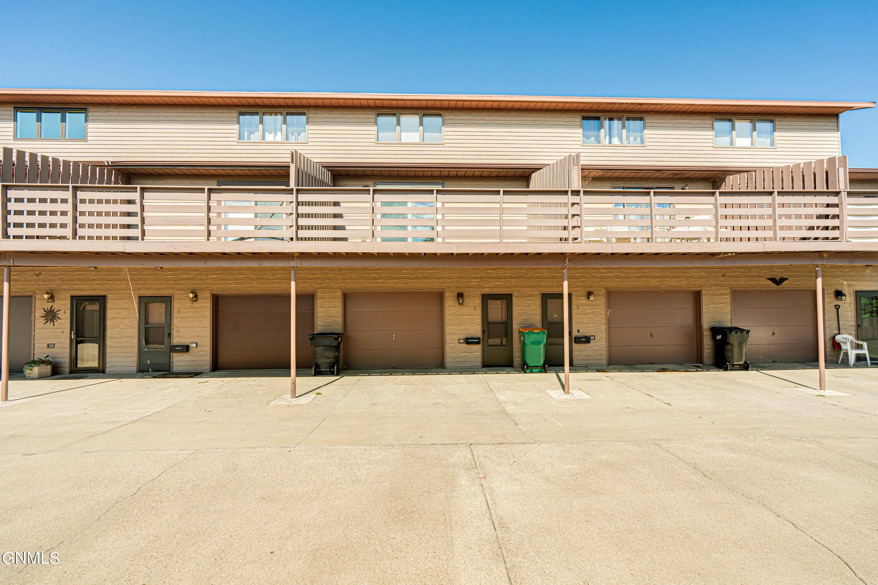 922 E Owens AVE, Bismarck, ND 58501