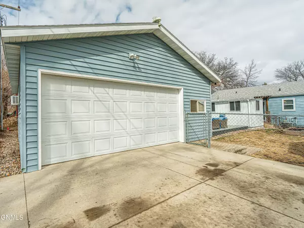 Bismarck, ND 58501,1724 4th ST