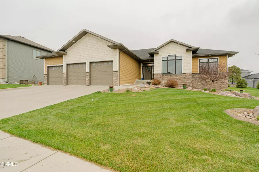 3605 Chisholm PL, Bismarck, ND 58503