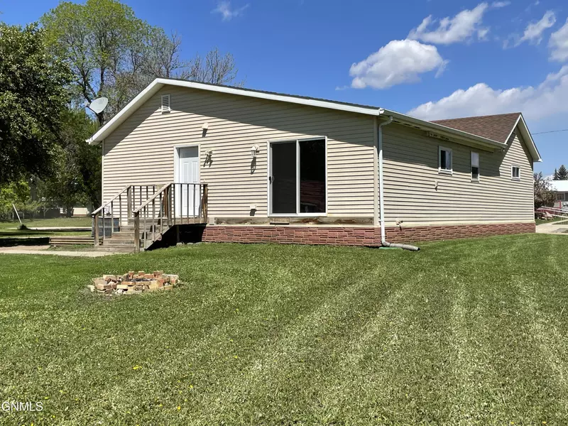 413 Front ST SE, Beulah, ND 58523