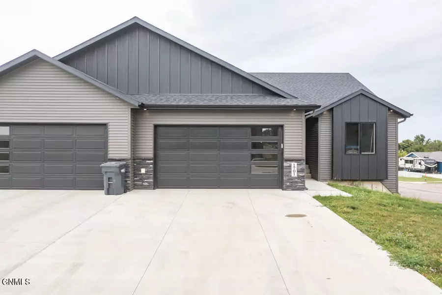 1701 Heart Ridge LOOP SE, Mandan, ND 58554