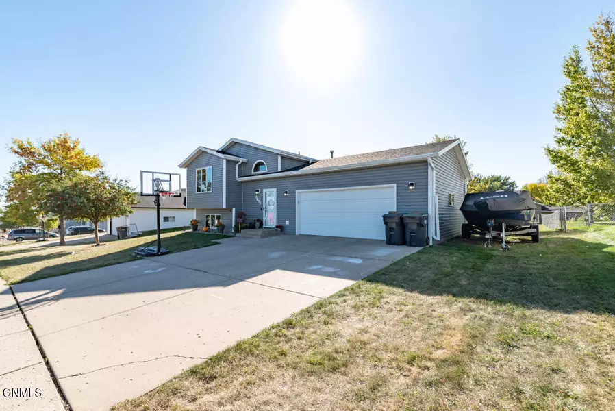 3603 43rd ST NW, Mandan, ND 58554