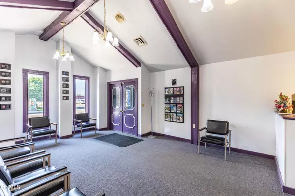 Mandan, ND 58554,104 Main ST W