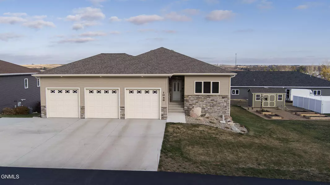 1046 Otter Creek LOOP, Hazen, ND 58545