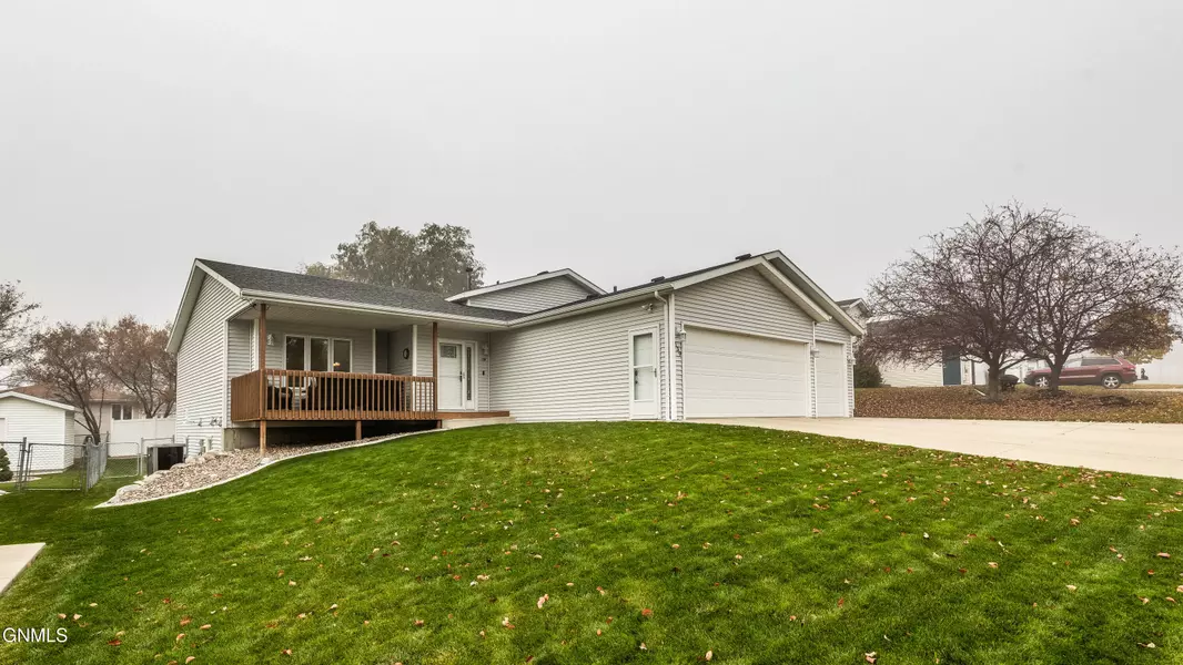 139 E Edmonton Drive, Bismarck, ND 58503