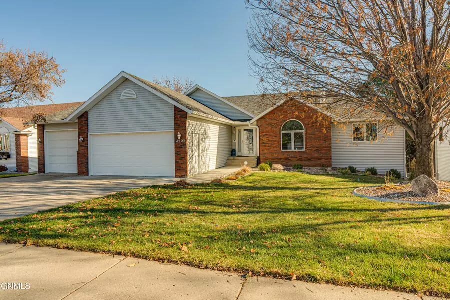 2609 Henry ST, Bismarck, ND 58503