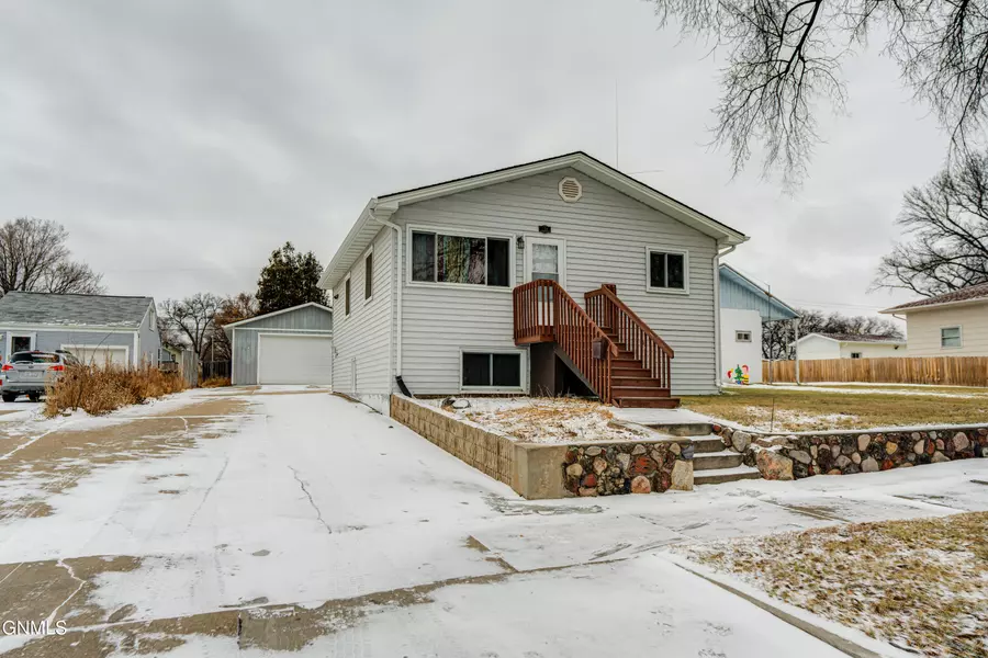 714 13th ST, Bismarck, ND 58501